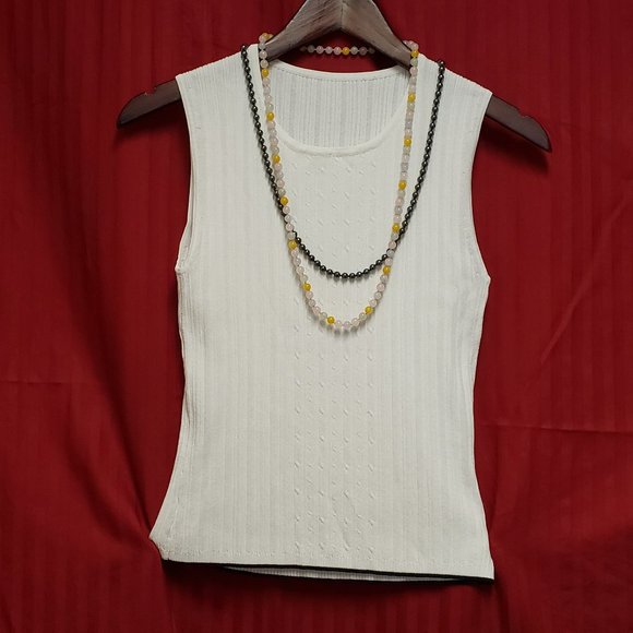 🍁Versatile, soft stretchable sleevless white top with black trim waist. - Picture 2 of 7